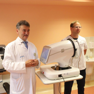 lekarze prezentują Autonomiczny Laser Wspomagany AI - Eagle Od BELKIN Vision