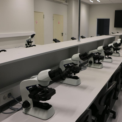 FBB - budynek uczylni, urządzano sale i pracownie oraz laboratorium