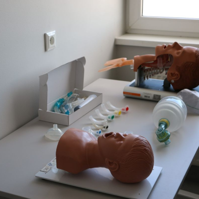 FBB - budynek uczylni, urządzano sale i pracownie oraz laboratorium