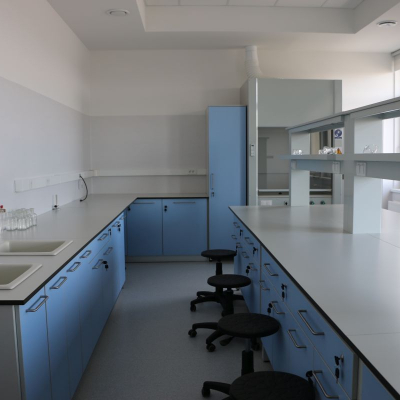 FBB - budynek uczylni, urządzano sale i pracownie oraz laboratorium