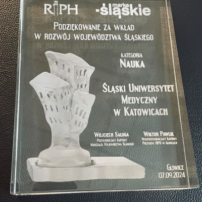 Pamiątkowe trofeum z plexi.
