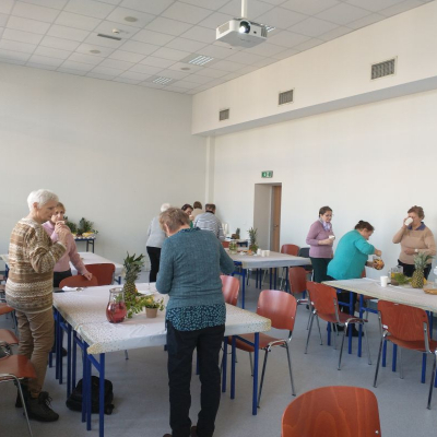 Pierwsze zajęcia na Uniwersytecie Trzeciego Wieku przy Wydziale Zdrowia Publicznego w Bytomiu. Były to warsztaty poświęcone nawodnieniu,